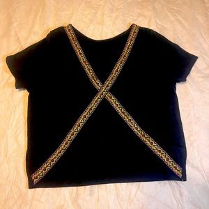 Open back patterned hem tee